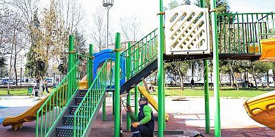 Kayapınar oyun gurubları ve spor aletlerinin bakım aldı