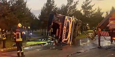 Kayseri'de yolcu otobüsü benzin tankerine çarptı: 35 yaralı