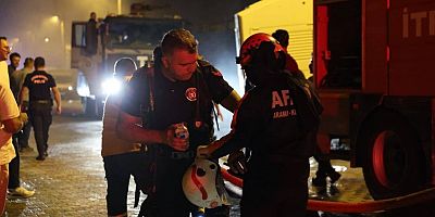 Kilis'te fabrikada çıkan yangın söndürüldü, 1 itfaiye eri yaralandı