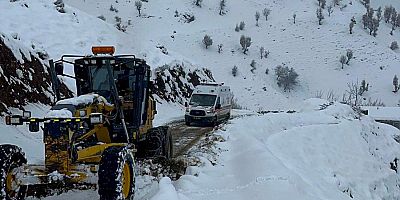 Kırsal mahalle yollarında karla mücadele sürüyor