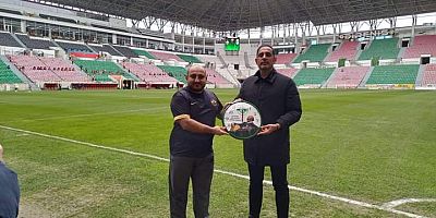 Kırşehir FK Taraftarından  Genç'e duvar saati hediye edildi