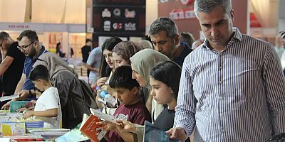 Kitapseverlerden ailelere çağrı: Çocuklar kitaplarla iç içe olmalı