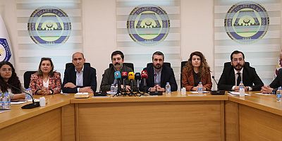 Kobanê’ye Gönderilen Yardım Tırları Sınırda Bekletiliyor