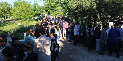 Kurban şehidleri mezarları başında yad edildi