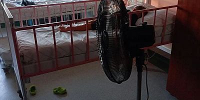 Kurtalan Devlet Hastanesi'nde klima sorunu: Hastalar vantilatörle serinliyor