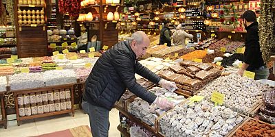 Kuruyemiş fiyatları cep yakıyor: Alışverişler gramla yapılıyor