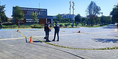 Kütüphane Önünde Dehşet: Tartıştığı Kadını Sırtından Vurup Kaçırdı