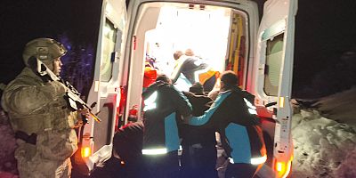 Lice'de Karla kaplı mahallede hastaya ulaşmak için yoğun mesai harcandı