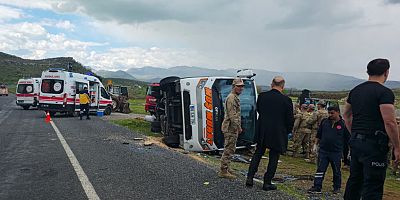 Lice'de midibüs devrildi: 1 ölü 12 yaralı