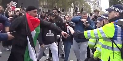 Londra'da düzenlenen Filistin yanlısı yürüyüşlerde 11 kişi gözaltına alındı