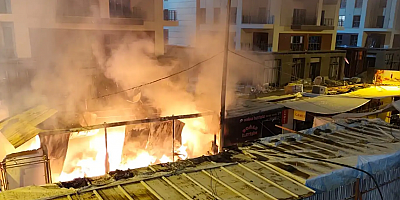 Malatya'da korkutan yangın: İşyeri küle döndü
