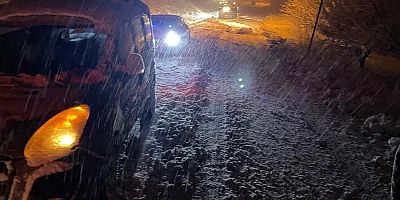 Malatya'da şiddetli kar yağışı ve fırtına Sivas yolunu kapattı