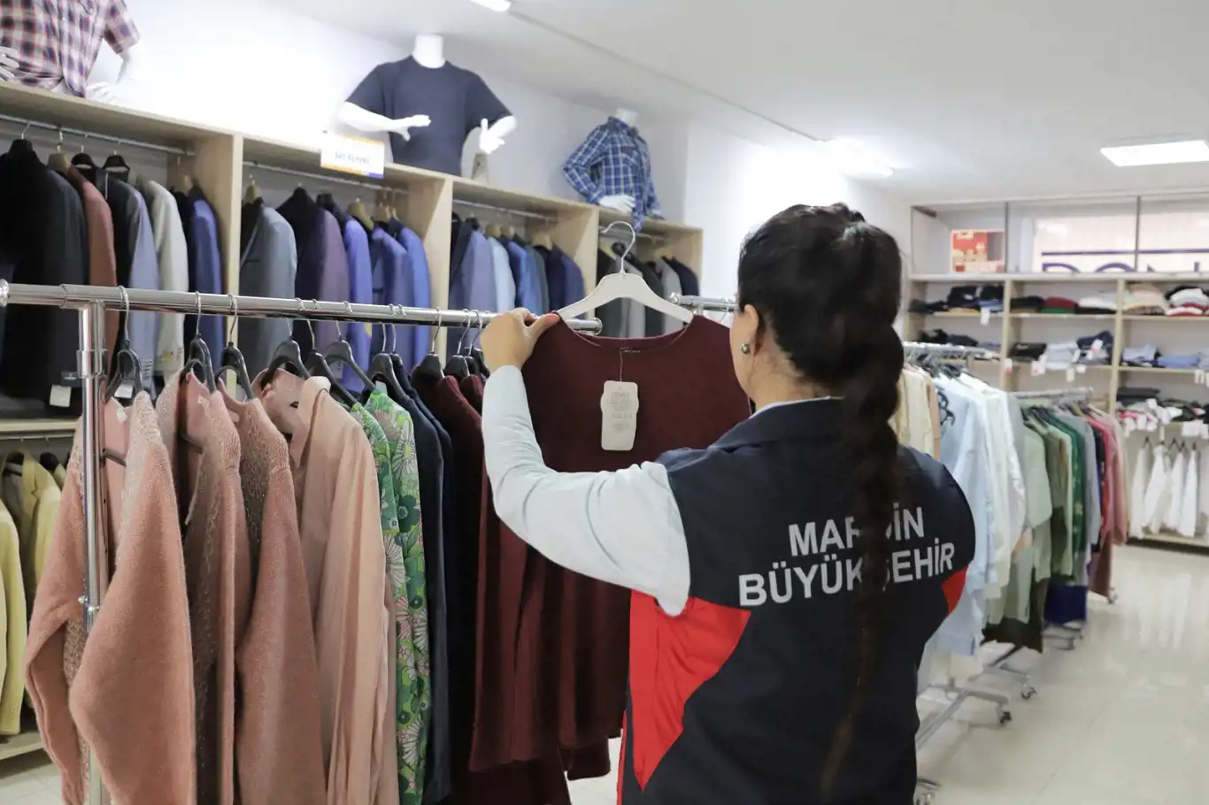 Mardin Büyükşehir Belediyesi'nden ihtiyaç sahiplerine giysi yardımı