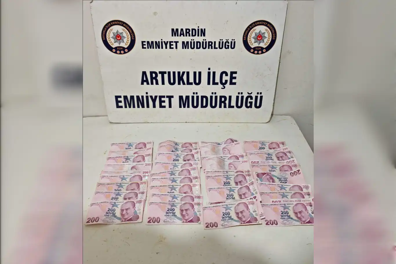 Mardin’de başkasının hesabından para çeken 2 şüpheli yakalandı