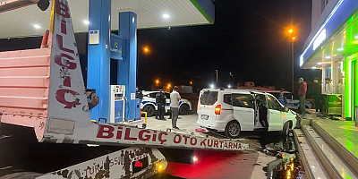 Mardin’de hafif ticari araç akaryakıt istasyonuna daldı