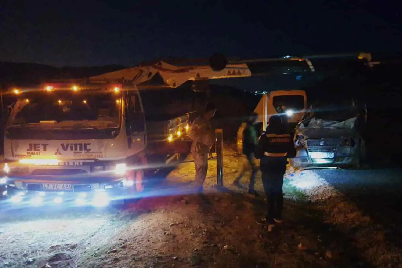 Mardin’de otomobil uçuruma yuvarlandı