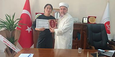 Mardin’e gezmeye gelen Güney Koreli vatandaş İslam ile şereflendi