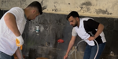 MAÜ Öğrencilerinden Tarihi Nasır Camii’nde Örnek Davranış: Temizlik ve Çevre Düzenlemesi Takdir Topladı