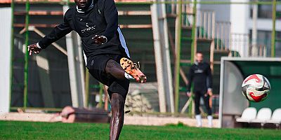 Mehmet Yeşil Cezalı  Cheikhou Kouyaté İlk 11 ‘de