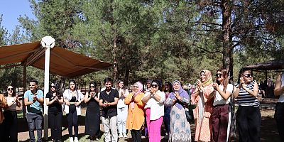 Meme kanseri farkındalığı için halaylar çekildi