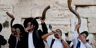 Mescid-i Aksa'da tehlikeli provokasyon: Yahudiler şofar üfledi
