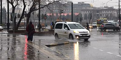 Meteoroloji'den fırtına, kuvvetli yağış, kar ve çığ uyarısı