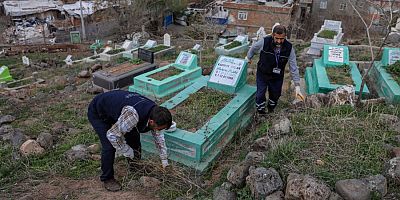 Mezarlıklarda Ramazan Bayramı öncesi temizlik