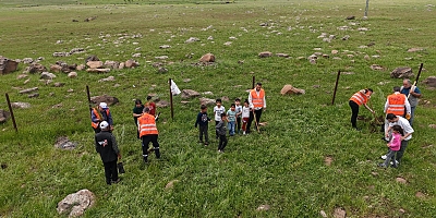 Minik Eller Geleceğe Nefes Oldu: Ordular Mezrası İlkokulu’nda Fidan Dikim Etkinliği
