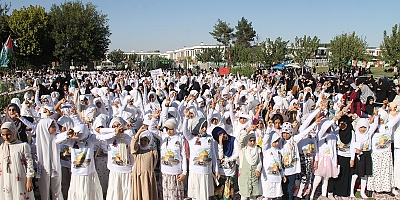 Minik yüreklerden mesaj: Gazze kan ağlarken susmayacağız!