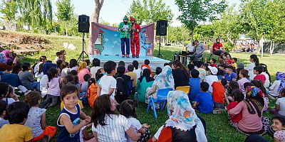 Minikler Hacivat-Karagöz gösterisi ile eğlendi