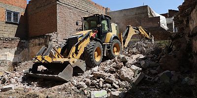Muradiye Mahallesi'nde Metruk Yapılar Bir Bir Yıkılıyor