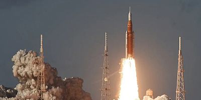 NASA, 54 yıl sonra Ay’a insanlı uçuşu başlattı