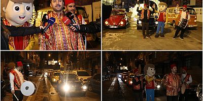 Nostaljik araçlarla sahura uyandırıyorlar