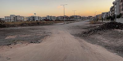 Oğlaklı’da Bir Yıldır Değişmeyen Çile: Kavşak Çamur İçinde, Vatandaş Perişan