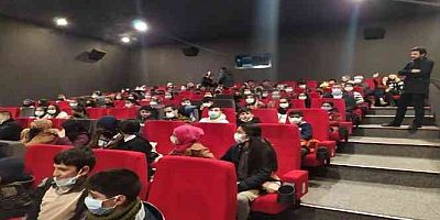 Öğrenciler 'Kesişme İyi ki Varsın Eren' filmini izledi