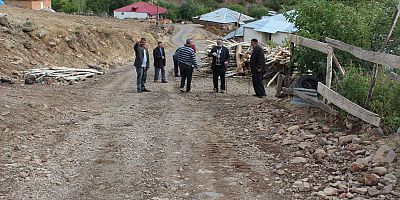 Okul, internet ve yol sıkıntısı çeken köy halkı yetkililerden hizmet bekliyor