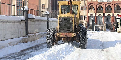 Okul yolları temizleniyor