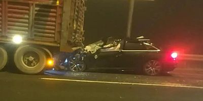 Otomobil tıra çarptı: 4 ölü