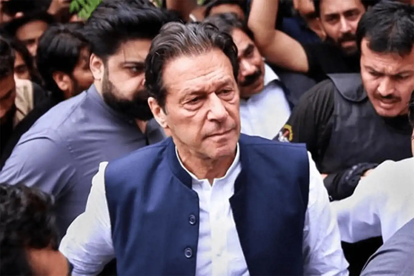 Pakistan'da İmran Han hakkındaki tutuklama kararı kaldırıldı