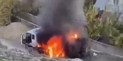 Park halindeki akaryakıt yüklü tanker alev aldı