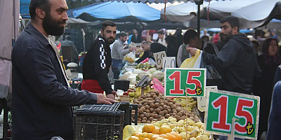 Pazarcı esnafı: Meyve fiyatları esnafı da vatandaşı da zorluyor