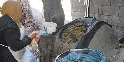 Ramazanda tandır mesaisinde kadınlar hem çalışıyor hem evine destek oluyor