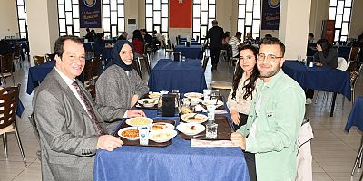 Rektör Eronat Öğrencilerle Aynı Masada