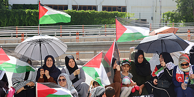 Şanlıurfa'da AK Parti İl Başkanlığı önünde sessiz Gazze eylemi başladı