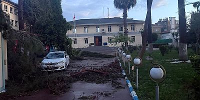 Şanlıurfa'da fırtına ve sağanak etkili oldu: Okullar 1 gün tatil edildi