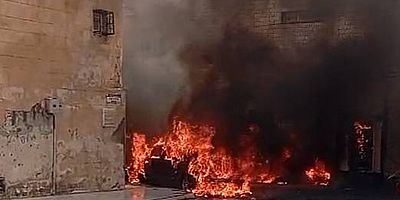 Şanlıurfa’da trafo patladı: 3 araç küle döndü