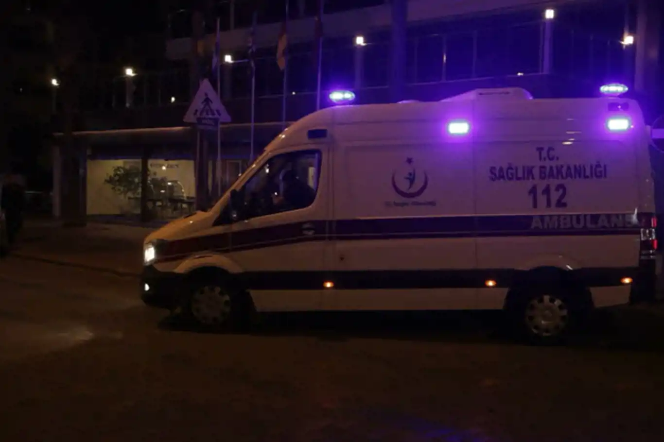 Şarampole devrilen minibüsteki 14 kişi yaralandı