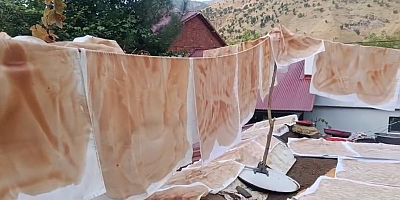 Sarım Çayı Vadisi’nde Geleneksel Bağ Bozumu: Doğal Pestil ve Cevizli Sucuk Mesaisi Başladı