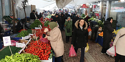 Semt pazarlarında fiyatlar cep yakıyor