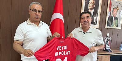 Serkan Bayhan'dan  Veysi Akpolata Milli Forma Hediye Etti